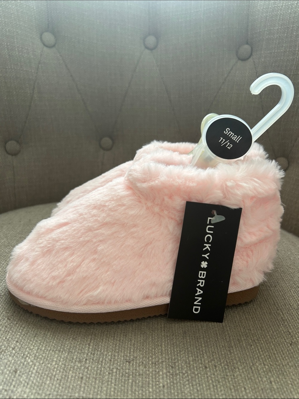 Toddler girls size 11/12 size small slippers house shoes grip bottom new fluffy